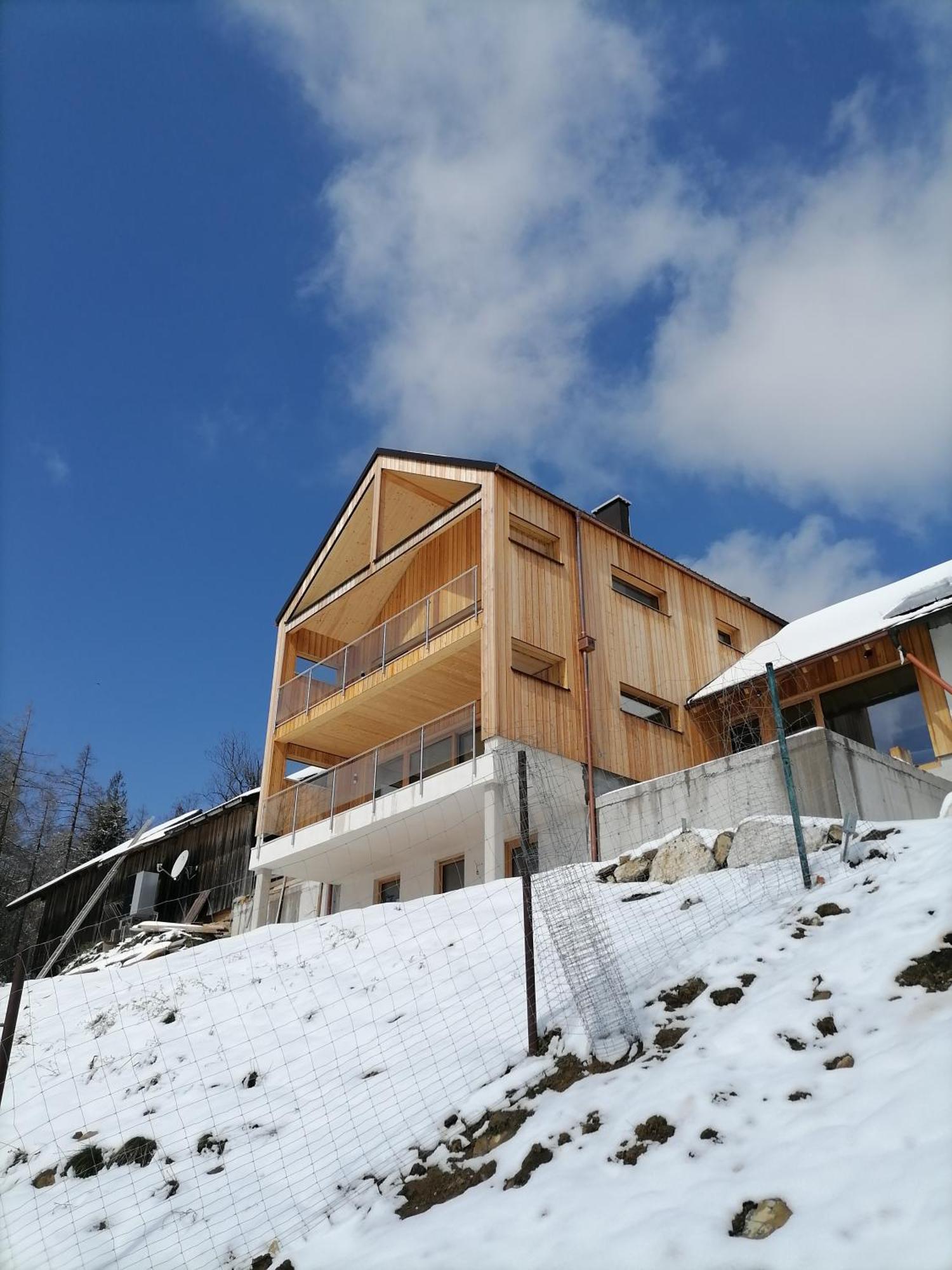 Holzhaus "Zum Schwarz'N" Apartment Aurach am Hongar Bagian luar foto