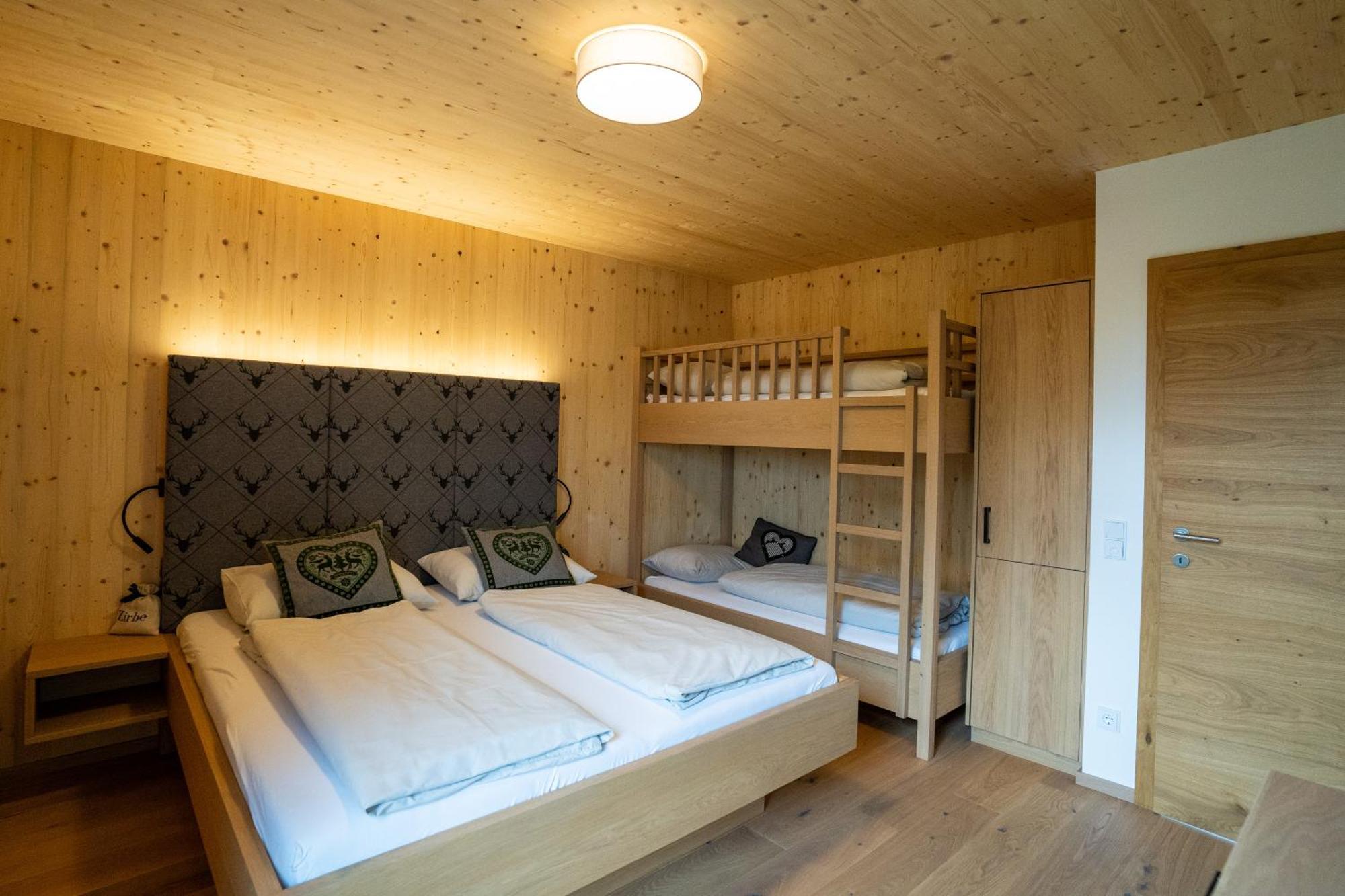 Holzhaus "Zum Schwarz'N" Apartment Aurach am Hongar Bagian luar foto
