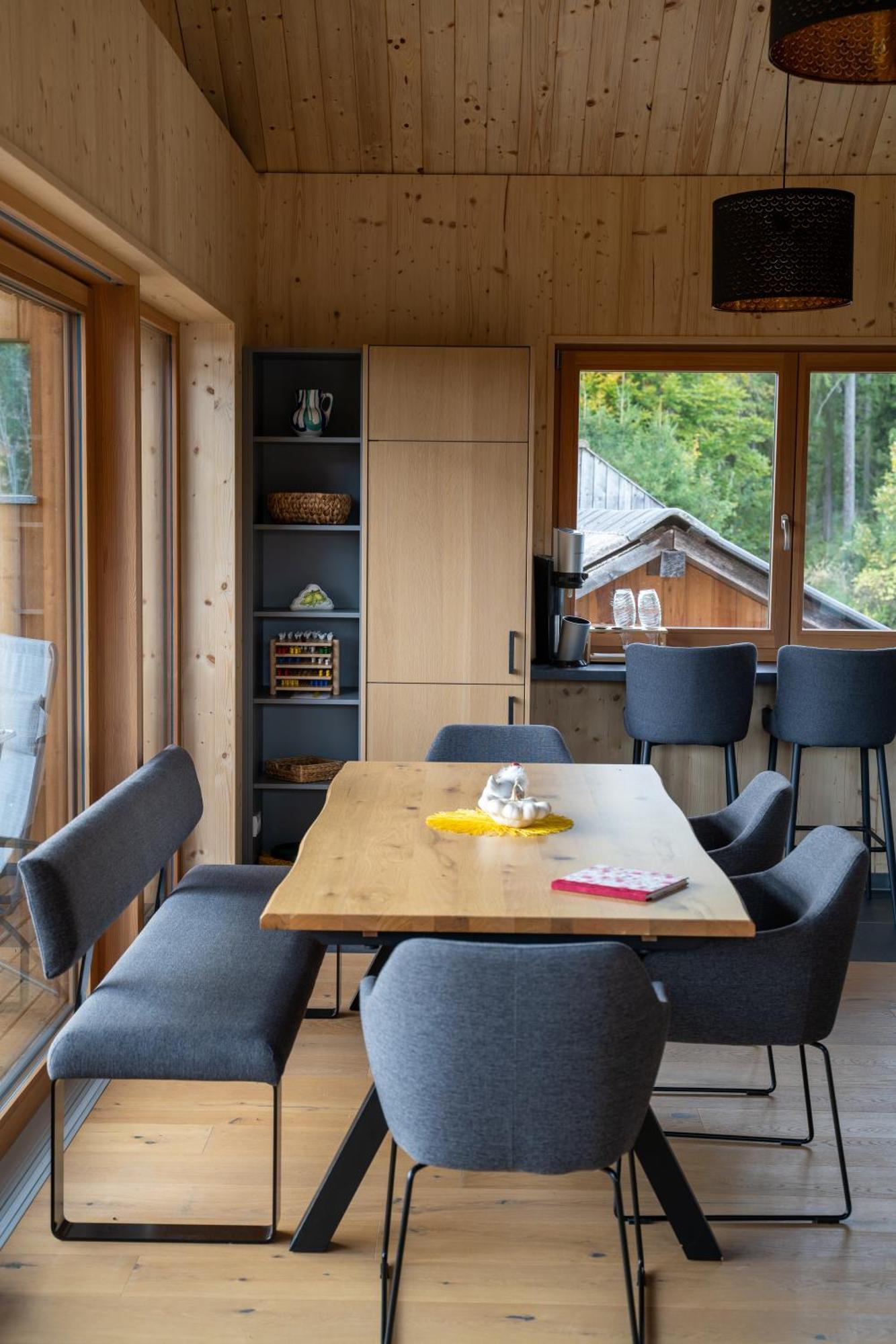 Holzhaus "Zum Schwarz'N" Apartment Aurach am Hongar Bagian luar foto