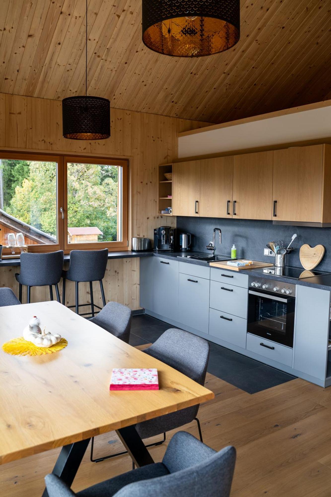 Holzhaus "Zum Schwarz'N" Apartment Aurach am Hongar Bagian luar foto