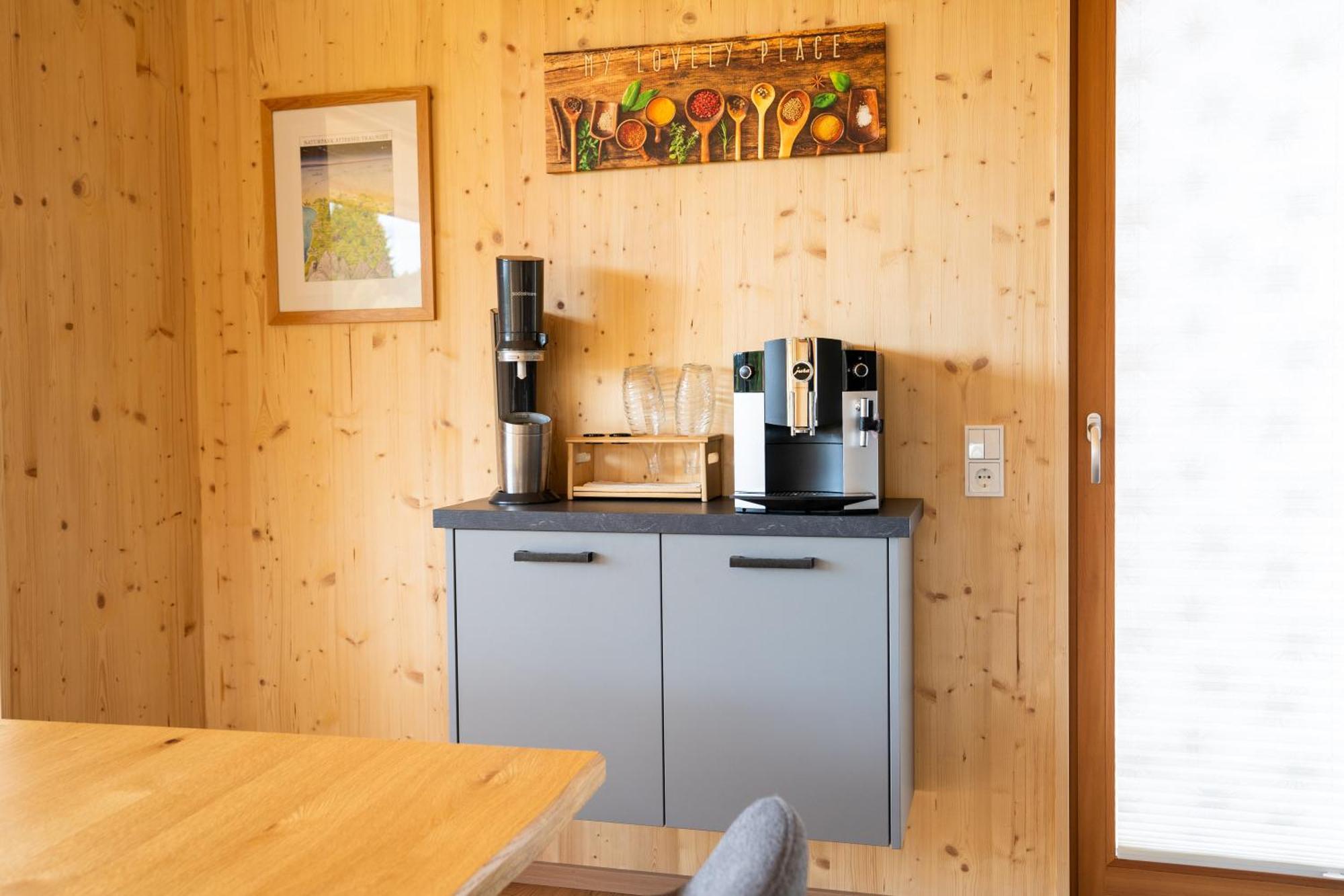 Holzhaus "Zum Schwarz'N" Apartment Aurach am Hongar Bagian luar foto