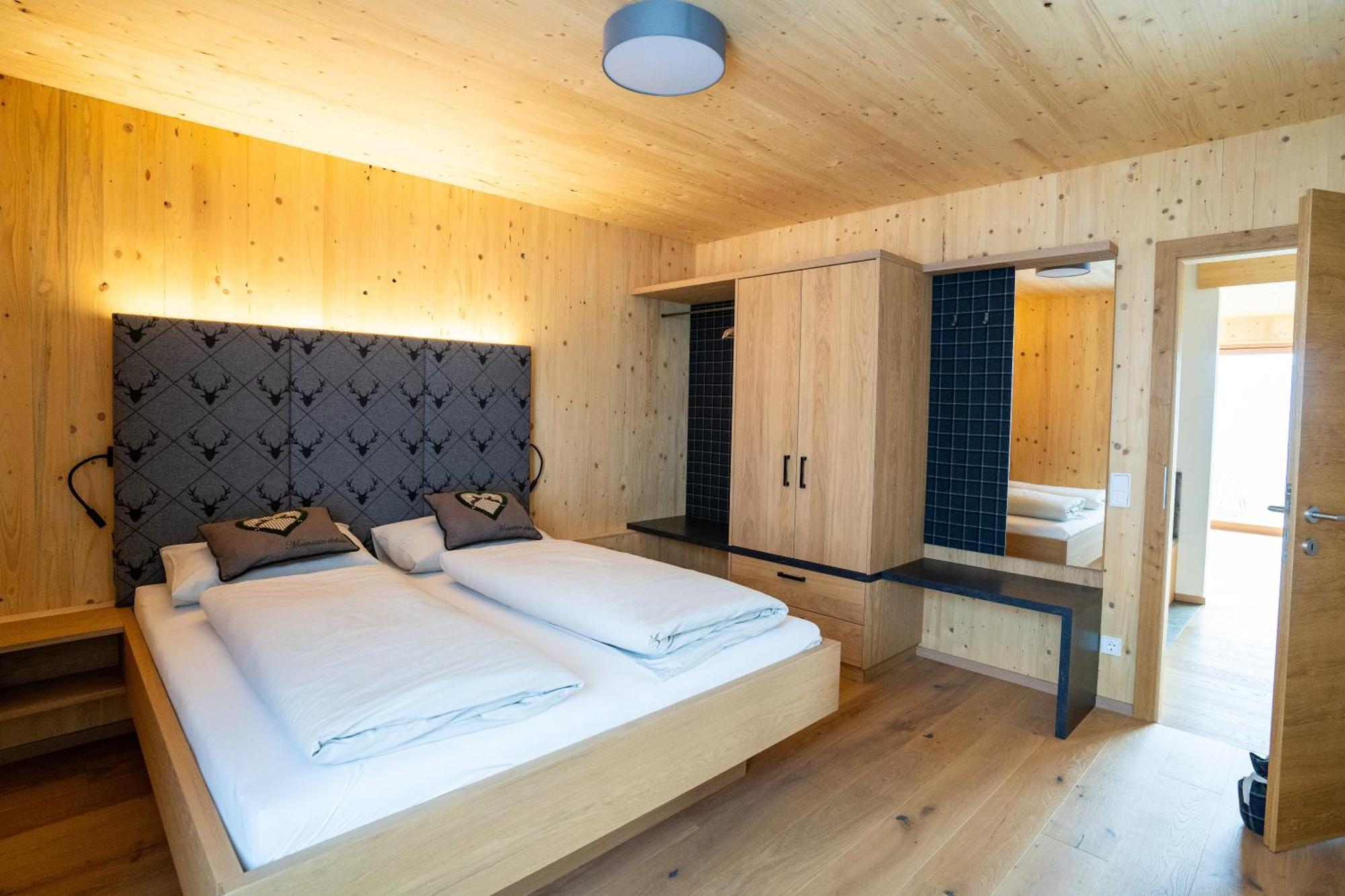 Holzhaus "Zum Schwarz'N" Apartment Aurach am Hongar Bagian luar foto