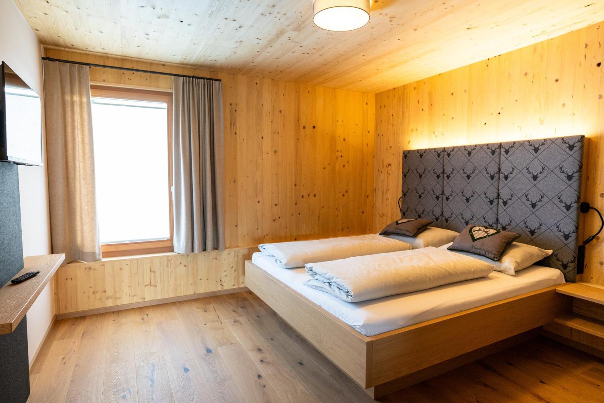 Holzhaus "Zum Schwarz'N" Apartment Aurach am Hongar Bagian luar foto